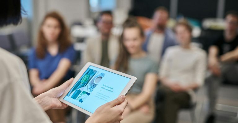 Why AI Training is Essential for Non-Tech Teams in SMBs to Stay Competitive